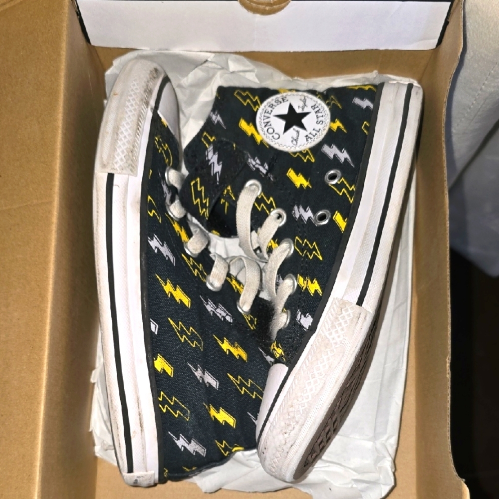 🎄LITTLE KIDS CONVERSE